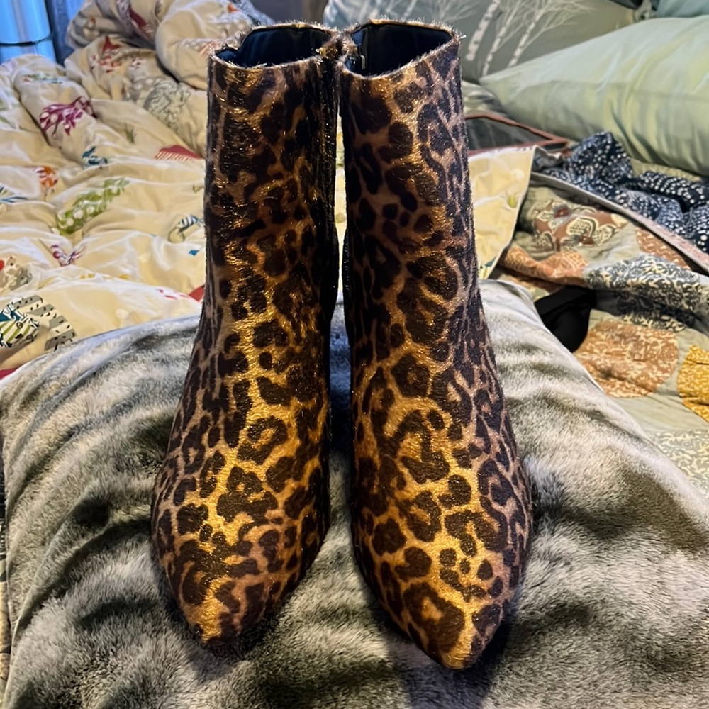 Leopard print boots. Size 10.5. Brand Comfortview.